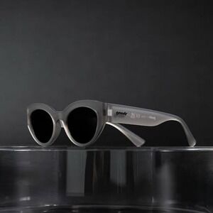 Goodr Runway Polarized Sunglasses Matte Grey Cat Eye No Slip & Bounce w Case Box
